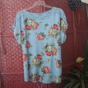 Beautiful summer top, with lovely blue lace